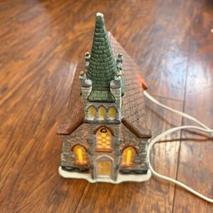 Vintage Dept 56 Dickens Collectables 1995 Light up Christmas Church Ceramic N3
